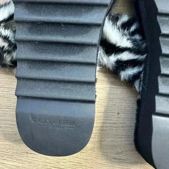 KOOLABURRA BY UGG ZEBRA SLIDES - Picture 4 of 6